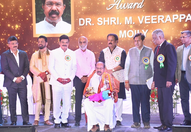 Dr. M. Veerappa Moli conferred with the title of ’Devadiga Kulshreshtha’ during closing 